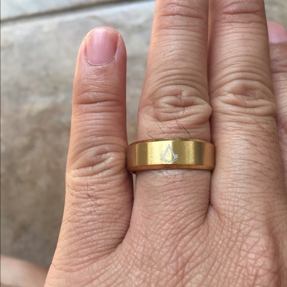 Gold assassins creed ring - Picture 2 of 3